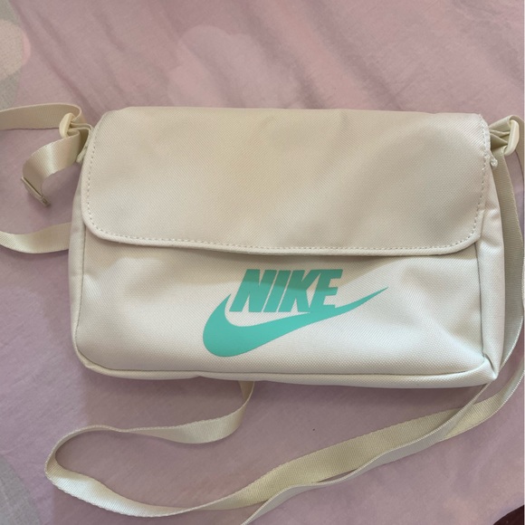 Nike Handbags - Nike Crossbody Bag